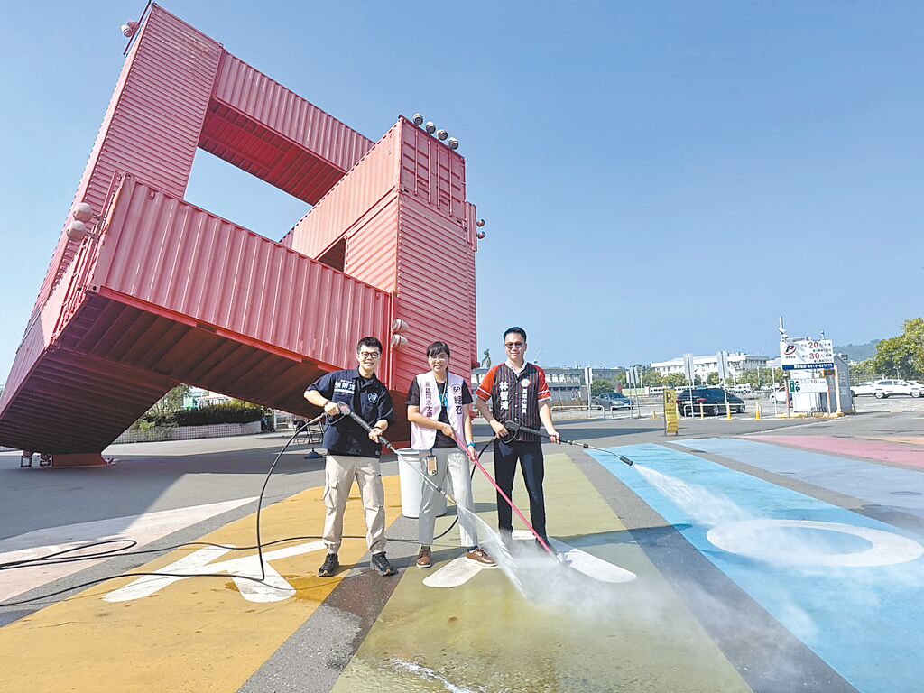 【新聞】高雄 同志遊行前哨 擦亮彩虹地景(標題圖檔)